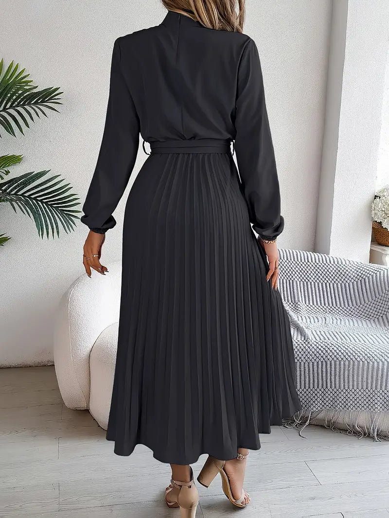 Rhea | Vestido plisado de manga larga con cinturón