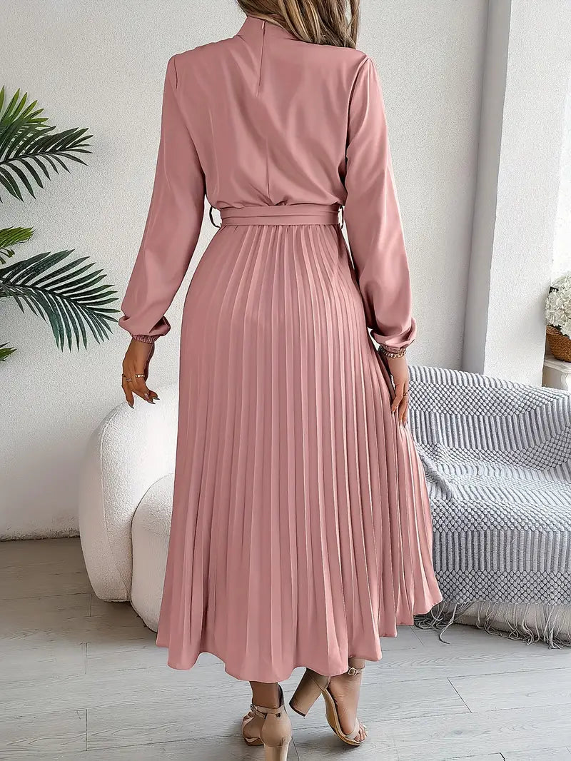 Rhea | Vestido plisado de manga larga con cinturón
