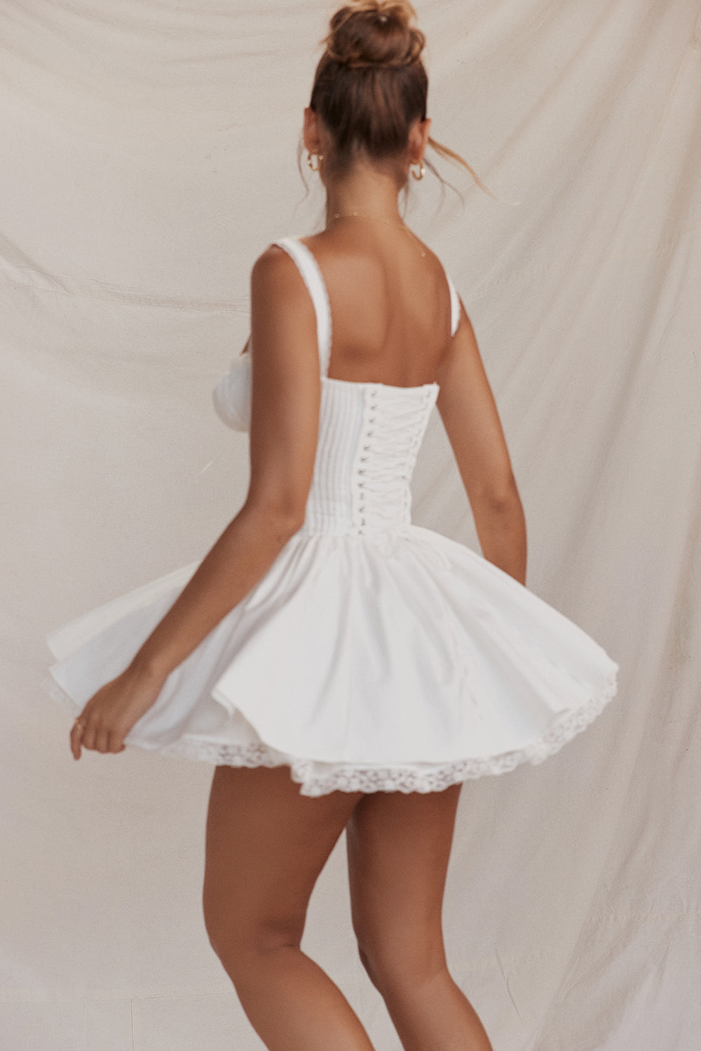 Maricela | Mini vestido con ribete de encaje y delicados detalles para mujer | Chic