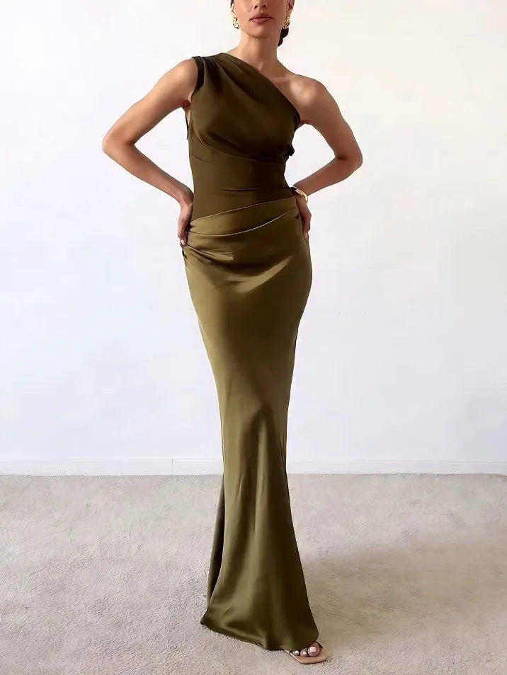 Socorro | Vestido maxi elegante de un hombro con cuello plisado