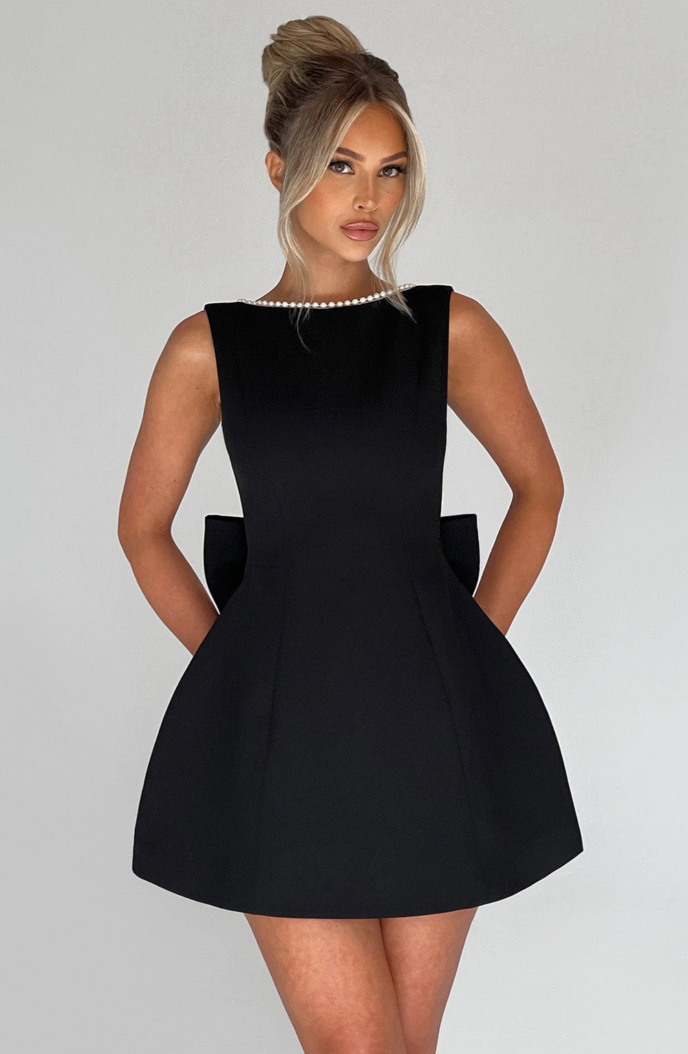 Irune | Vestido mini estructurado para mujer invitada de boda