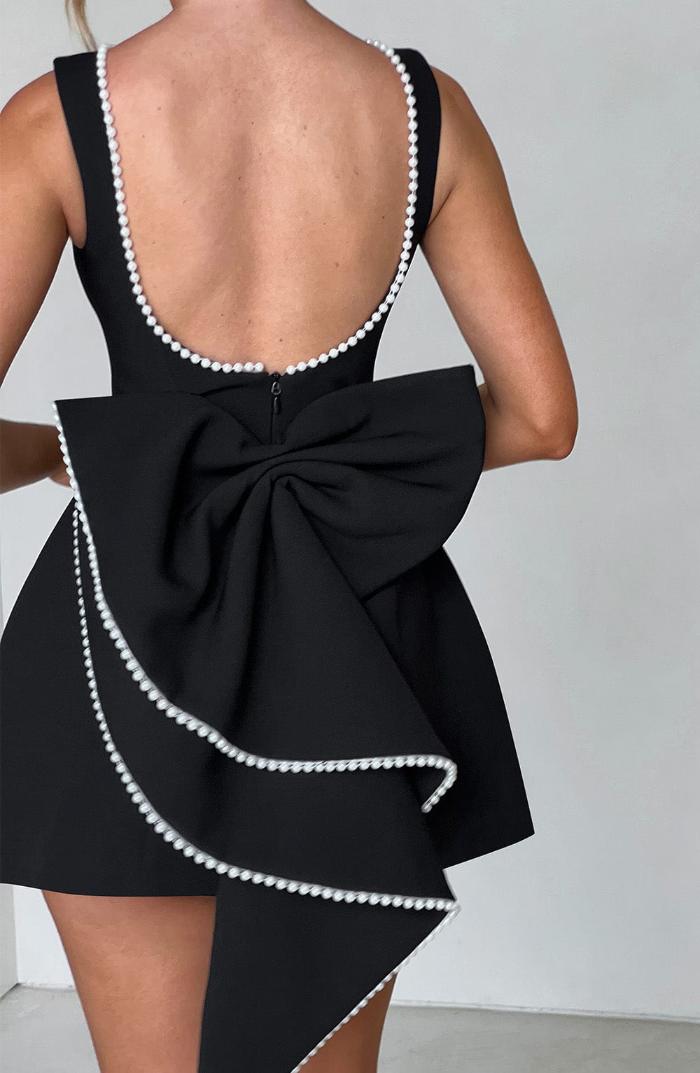 Irune | Vestido mini estructurado para mujer invitada de boda