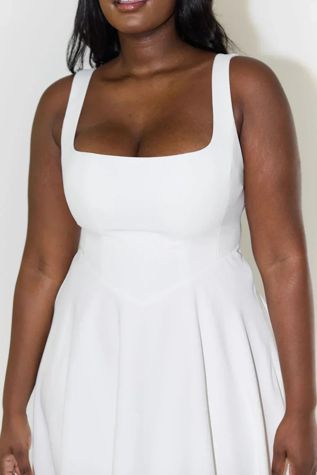 Sergia | Vestido midi con cintura alta y escote cuadrado