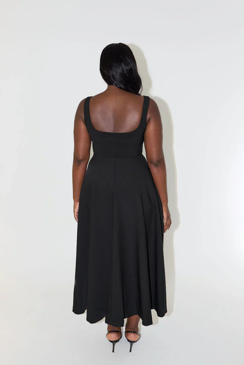 Sergia | Vestido midi con cintura alta y escote cuadrado