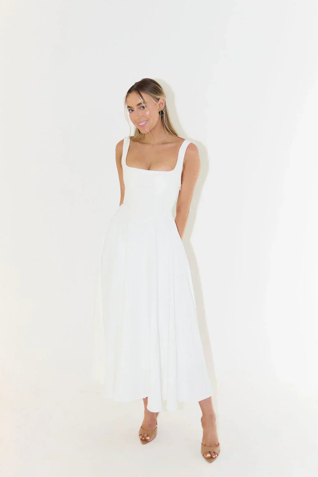 Sergia | Vestido midi con cintura alta y escote cuadrado