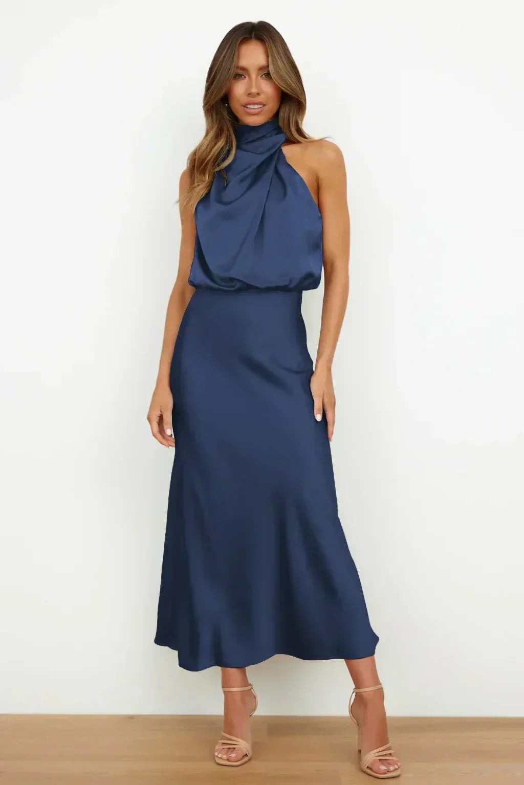 Laura | Vestido de noche de mujer chic con cuello halter y corte fluido