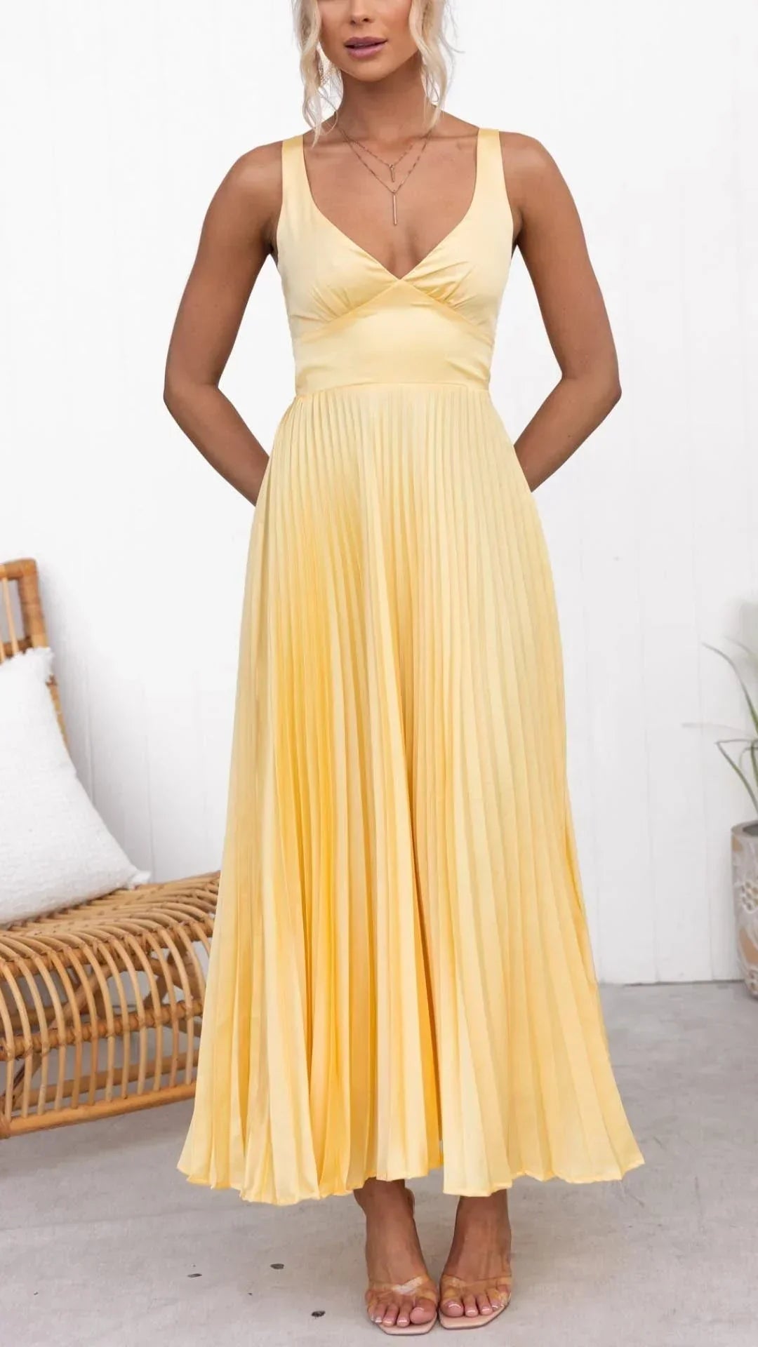 Berenguela | Vestido maxi plisado para mujer con escote en V