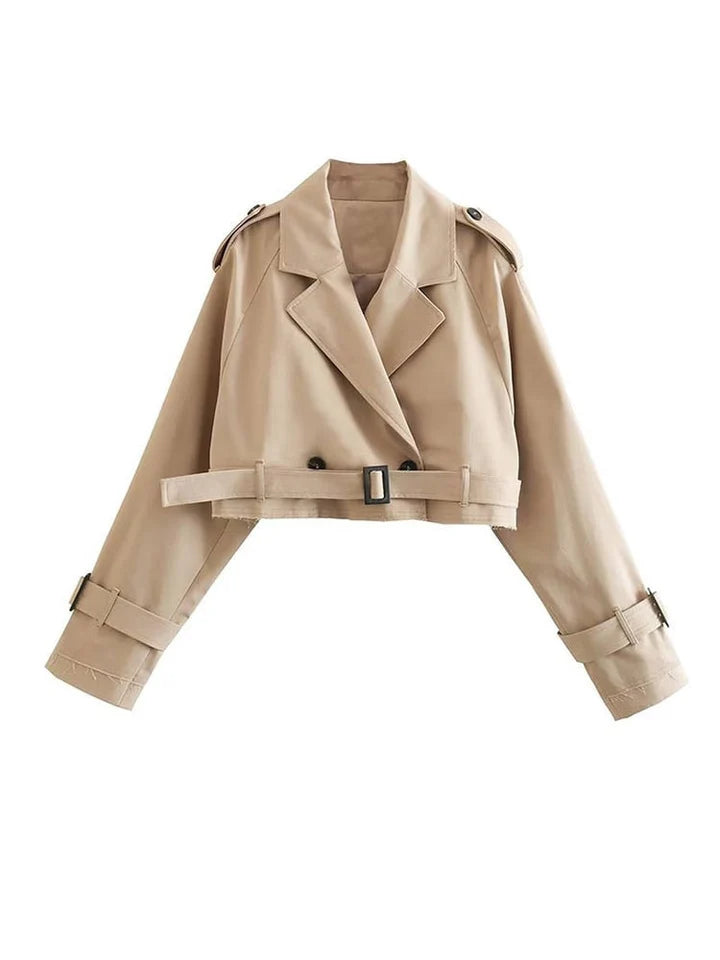 Trench coat corto beige para mujer con doble botonadura