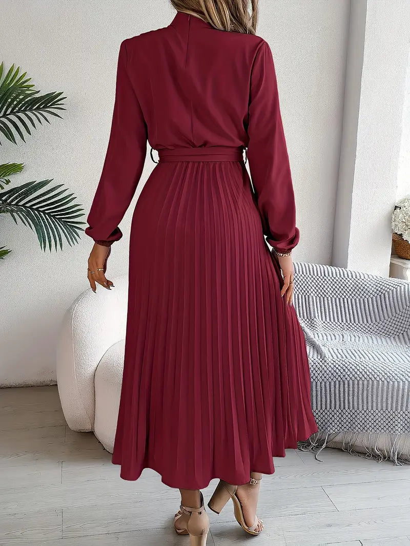 Rhea | Vestido plisado de manga larga con cinturón