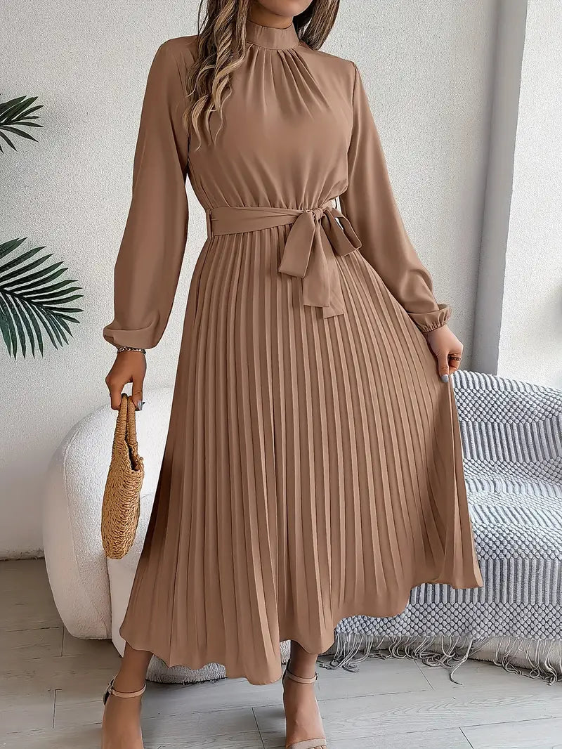 Rhea | Vestido plisado de manga larga con cinturón