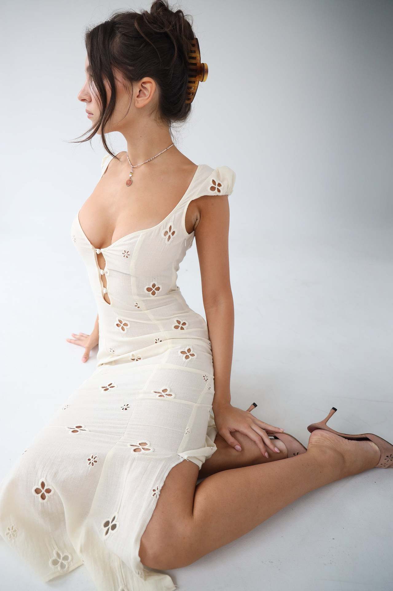 Aurelia | Vestido midi de boda con bordado y tirantes finos para mujer