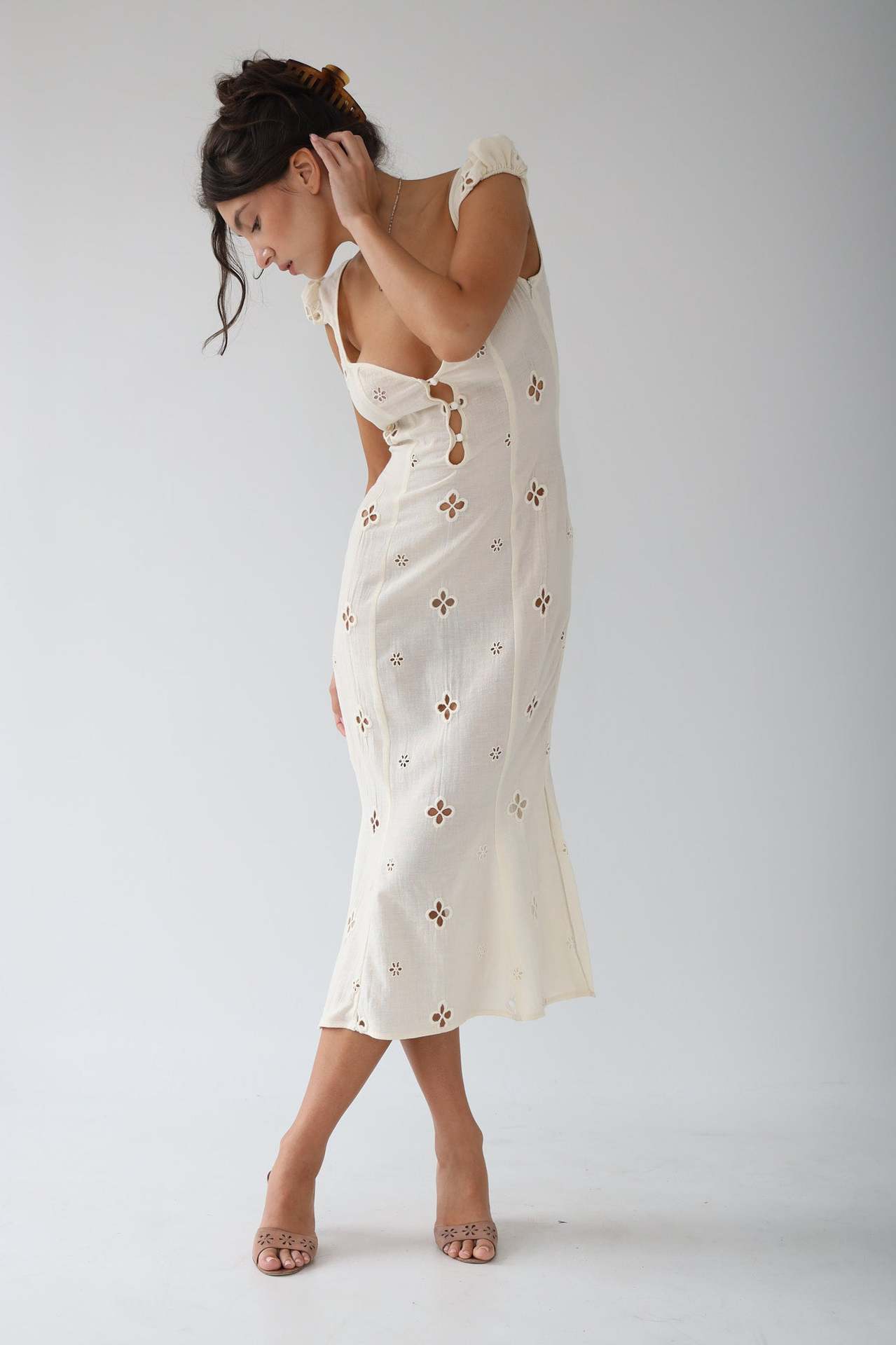 Aurelia | Vestido midi de boda con bordado y tirantes finos para mujer