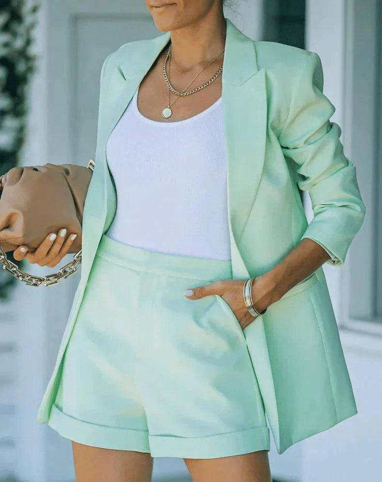 Arcelia | Conjunto de dos piezas para mujer con blazer entallado y shorts de cintura alta | Chic