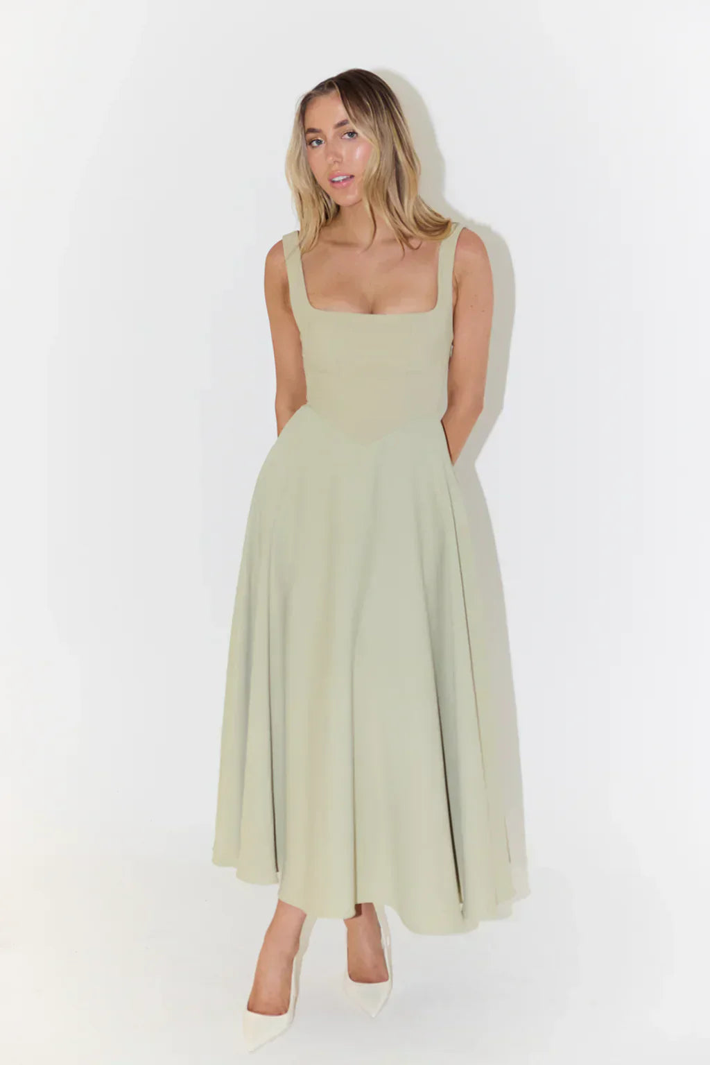 Sergia | Vestido midi con cintura alta y escote cuadrado